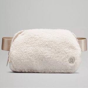 NWT Everywhere Belt Bag Fleece